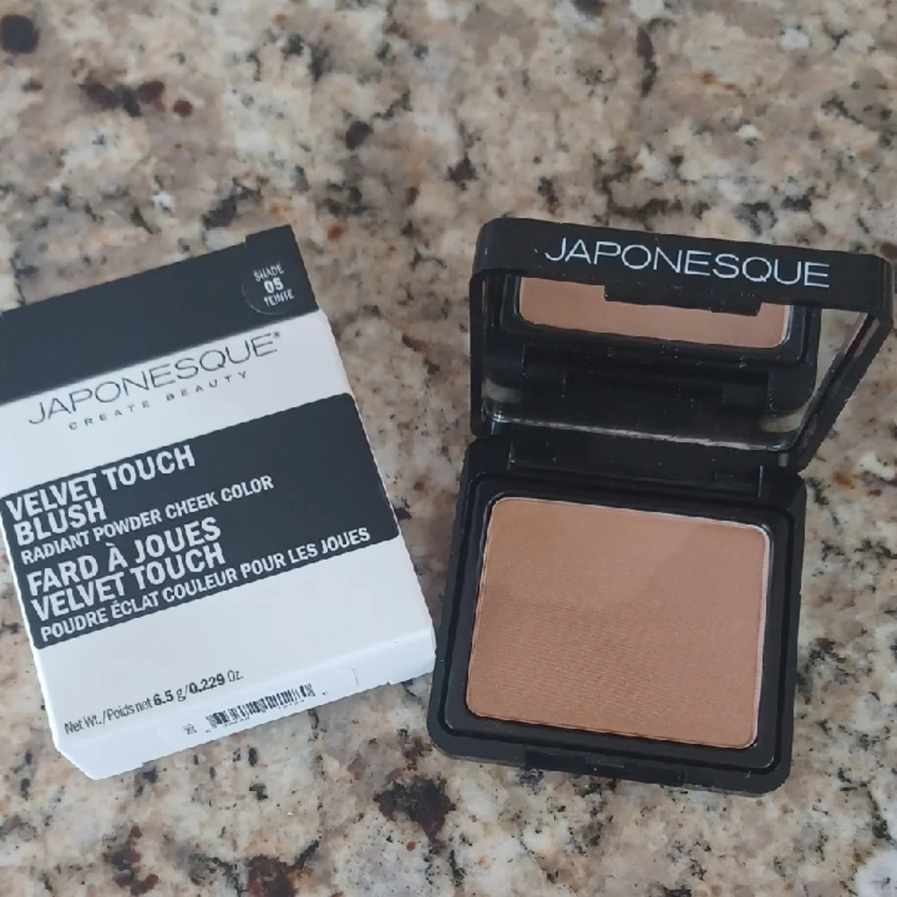 Japonesque Velvet Touch Blush - Tan Shade 05